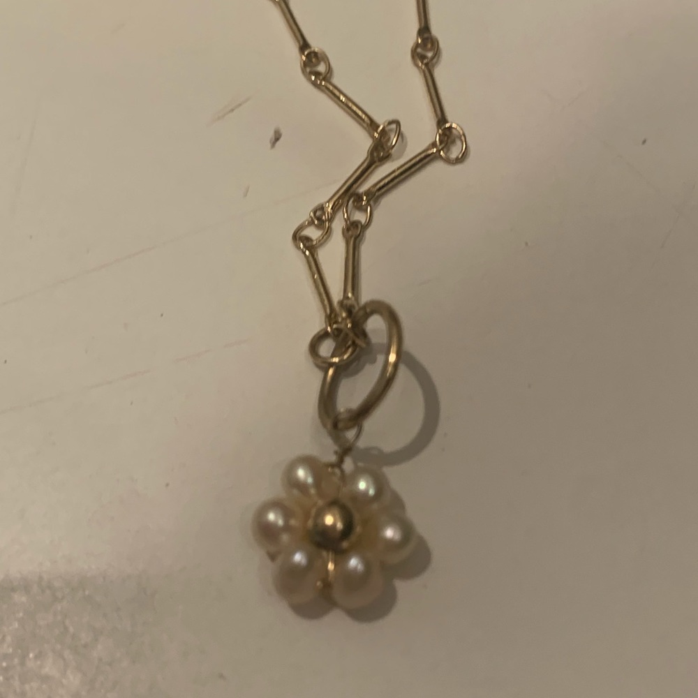 Pearl and gold chain necklace